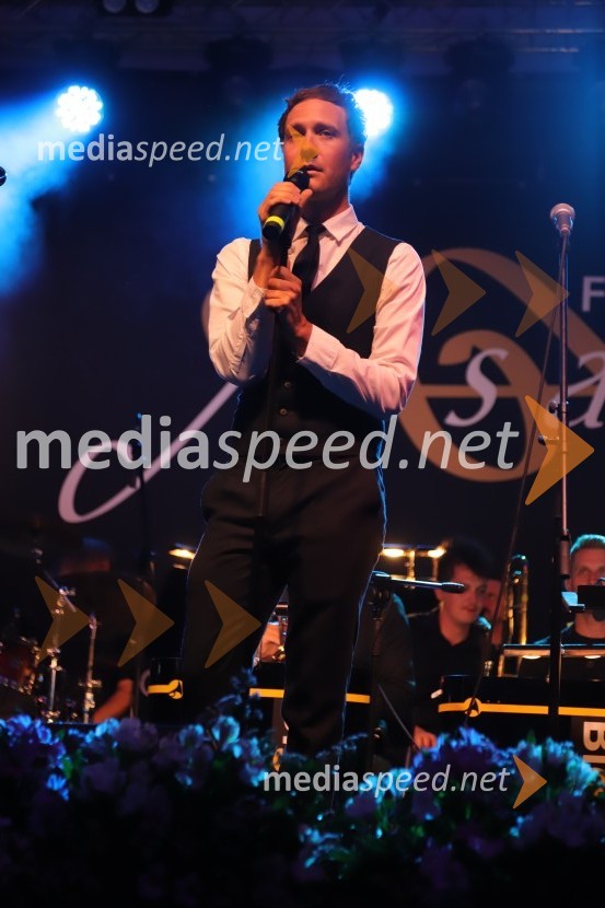  Klemen Slakonja, igralec, komik in TV voditeljPevski solisti z Big bandom RTV Slovenije na Festivalu Arsana