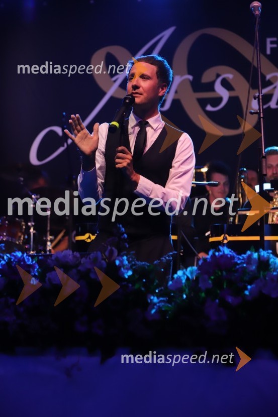  Klemen Slakonja, igralec, komik in TV voditeljPevski solisti z Big bandom RTV Slovenije na Festivalu Arsana