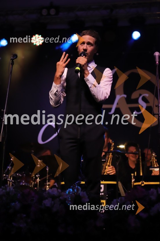  Klemen Slakonja, igralec, komik in TV voditeljPevski solisti z Big bandom RTV Slovenije na Festivalu Arsana
