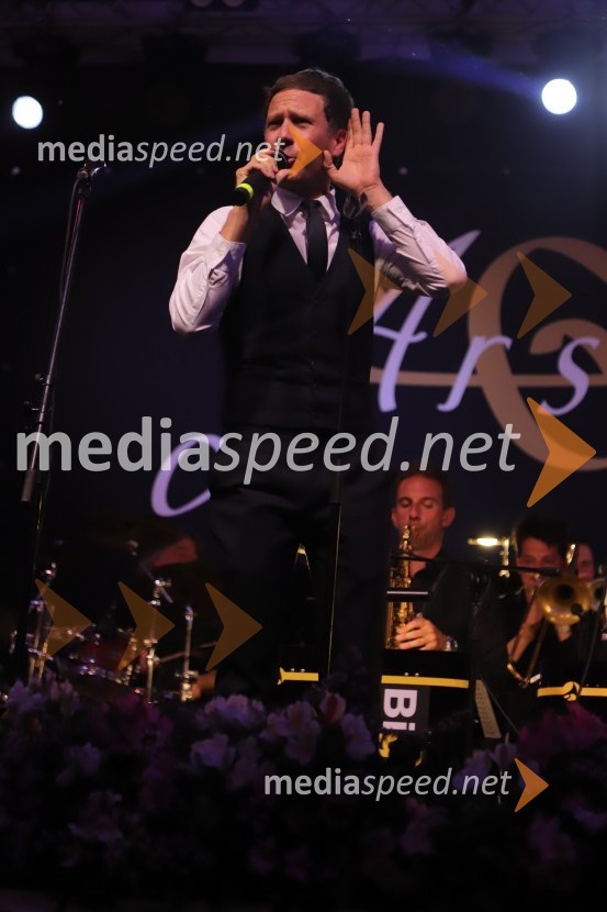  Klemen Slakonja, igralec, komik in TV voditeljPevski solisti z Big bandom RTV Slovenije na Festivalu Arsana