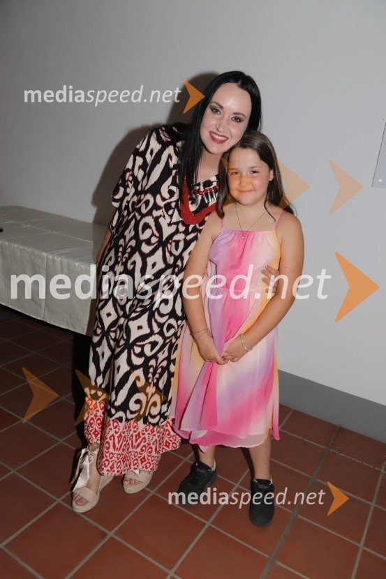  Tinkara Kovač, glasbenica;  ... Pevski solisti z Big bandom RTV Slovenije na Festivalu Arsana