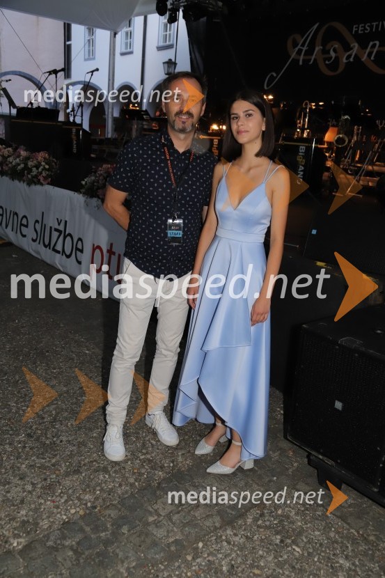  Mladen Delin, direktor festivala Arsana;  Emma Sartor, pevkaPevski solisti z Big bandom RTV Slovenije na Festivalu Arsana