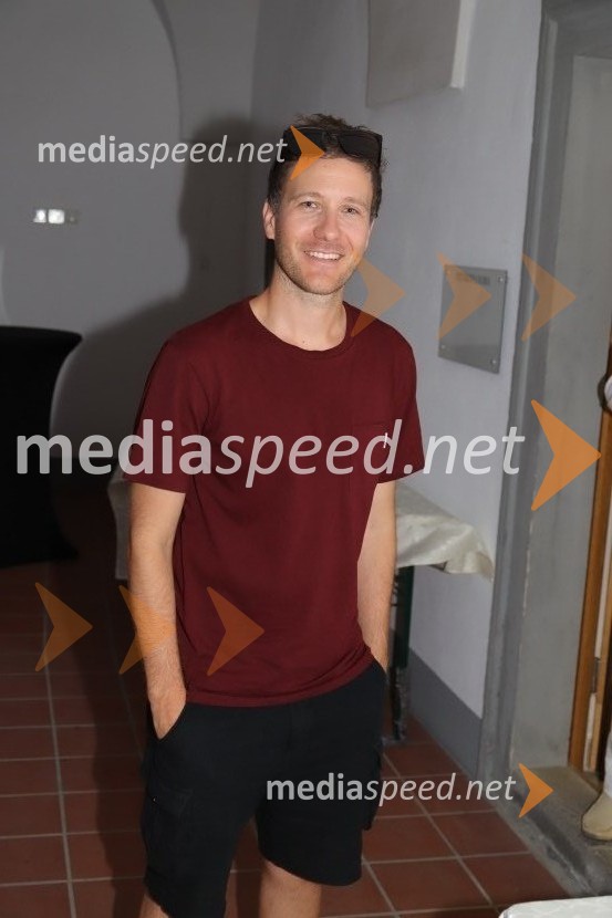  Klemen Slakonja, igralec, komik in TV voditeljPevski solisti z Big bandom RTV Slovenije na Festivalu Arsana