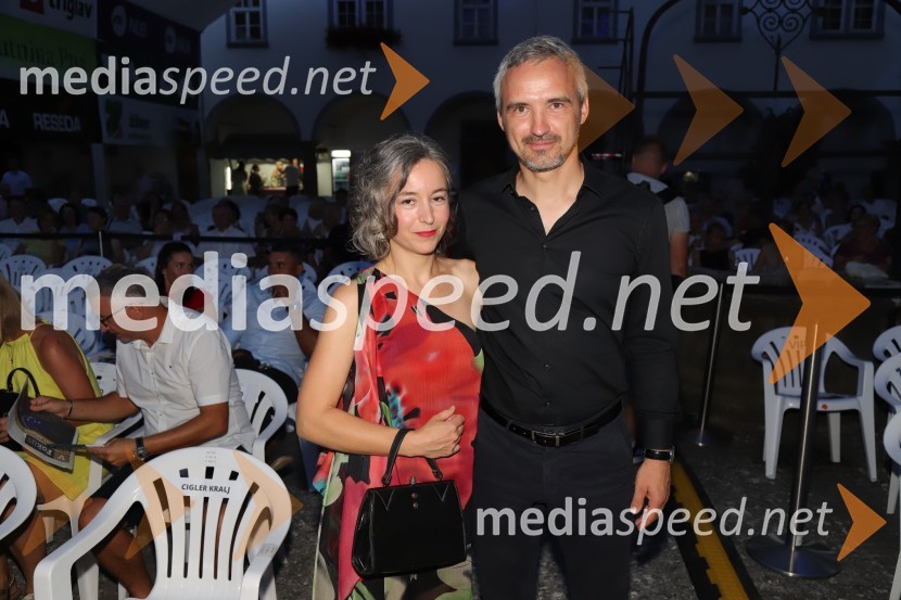  Klavdija Kralj;  Janez Cigler Kralj, nekdanji minister za delo, družino, socialne zadeve in enake možnostiPevski solisti z Big bandom RTV Slovenije na Festivalu Arsana