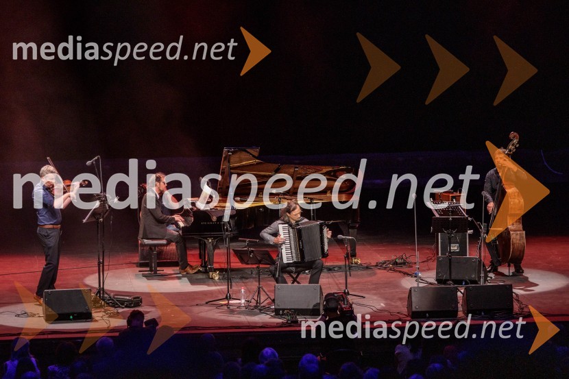  Benjamin Ziervogel, violinist;  Marko Črnčec, klaviaturist;  Marko Hatlak, glasbenik;  Luka Herman Gaiser, kontrabas100 let Astorja Piazzolle, MARKO HATLAK & FUNtango, Festival Ljubljana