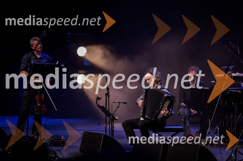  Benjamin Ziervogel, violinist;  Marko Hatlak, glasbenik;  Marko Črnčec, klaviaturist100 let Astorja Piazzolle, MARKO HATLAK & FUNtango, Festival Ljubljana