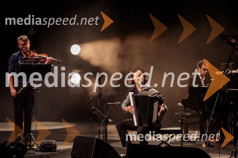  Benjamin Ziervogel, violinist;  Marko Hatlak, glasbenik;  Marko Črnčec, klaviaturist100 let Astorja Piazzolle, MARKO HATLAK & FUNtango, Festival Ljubljana