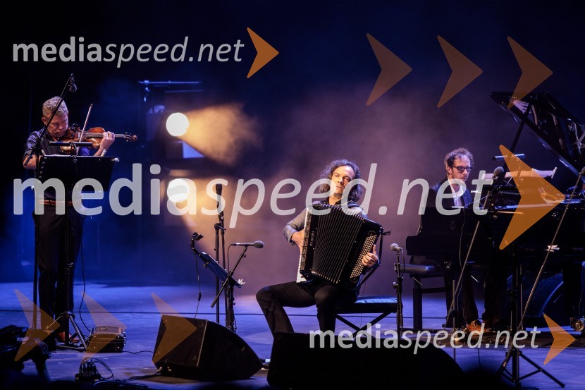  Benjamin Ziervogel, violinist;  Marko Hatlak, glasbenik;  Marko Črnčec, klaviaturist100 let Astorja Piazzolle, MARKO HATLAK & FUNtango, Festival Ljubljana