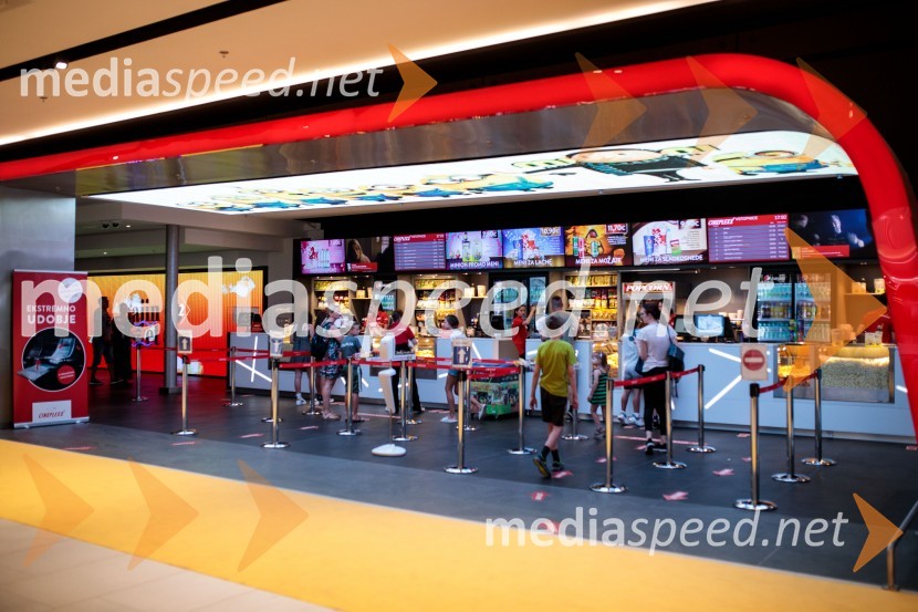 Mala rumena bitja s hlačami na naramnice napolnila Cineplexx