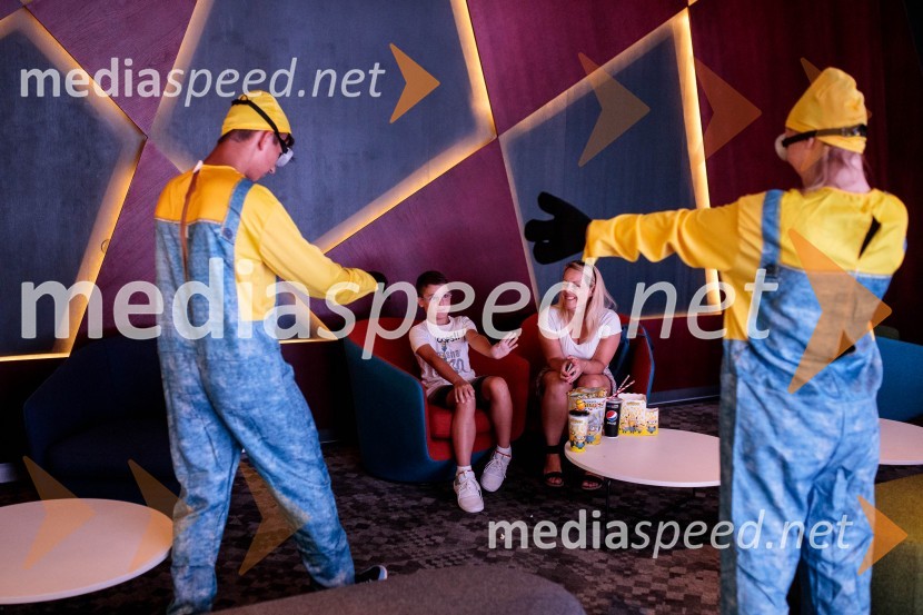 Mala rumena bitja s hlačami na naramnice napolnila Cineplexx