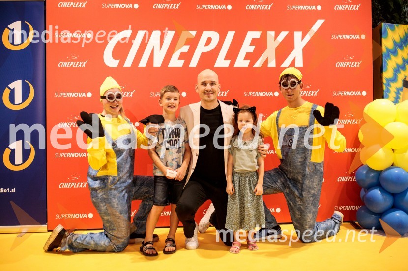  ... ;  ... ;  Matevž Mueller, sinhronizator;  ... ;  ... Mala rumena bitja s hlačami na naramnice napolnila Cineplexx