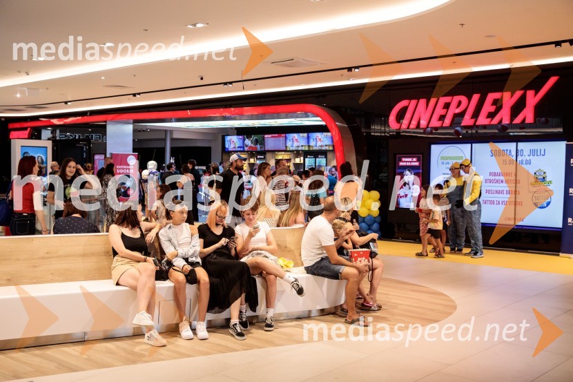 Mala rumena bitja s hlačami na naramnice napolnila Cineplexx