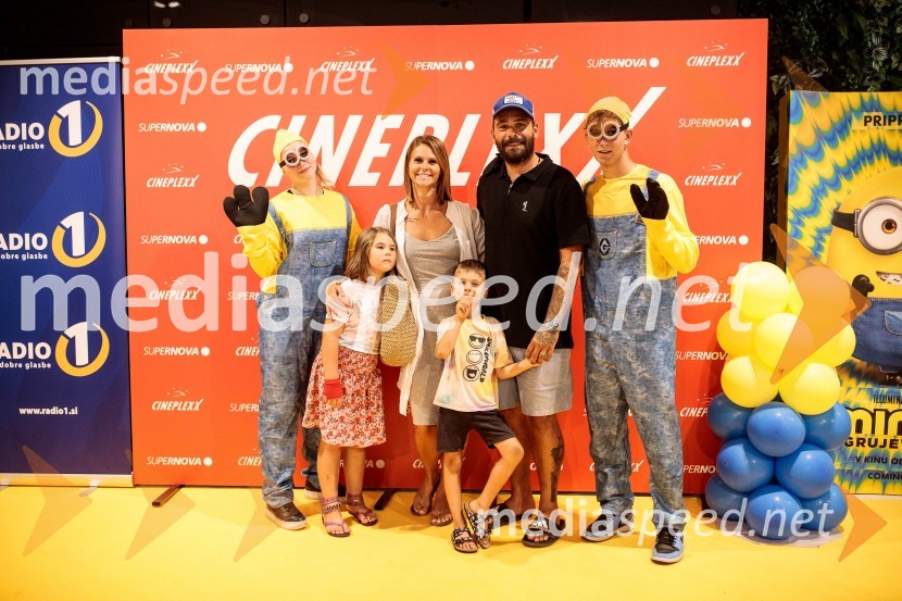  ... ;  ... ;  Teja  Jugovic, spletna vplivnica, Cool mamacita;  ... ;  Jani Jugovic, Cool Fotr;  ... Mala rumena bitja s hlačami na naramnice napolnila Cineplexx