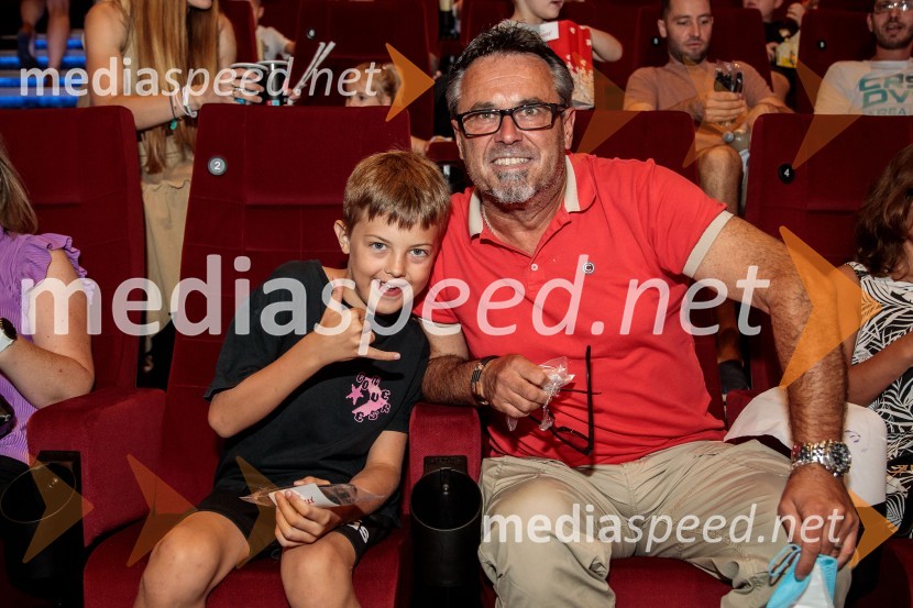  ... ;  Jernej Kuntner, igralecMala rumena bitja s hlačami na naramnice napolnila Cineplexx