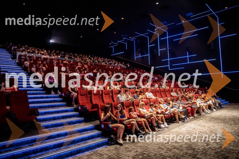 Mala rumena bitja s hlačami na naramnice napolnila Cineplexx