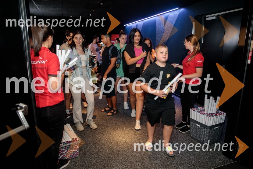 Mala rumena bitja s hlačami na naramnice napolnila Cineplexx