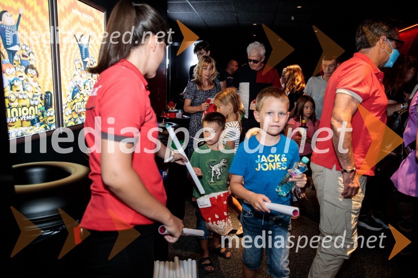 Mala rumena bitja s hlačami na naramnice napolnila Cineplexx