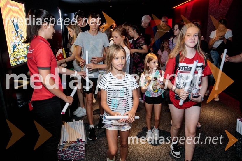 Mala rumena bitja s hlačami na naramnice napolnila Cineplexx