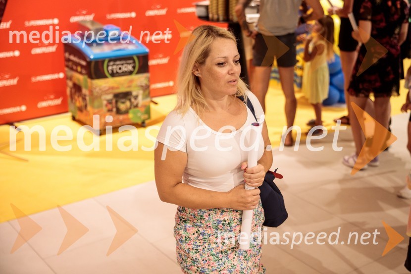 Mala rumena bitja s hlačami na naramnice napolnila Cineplexx