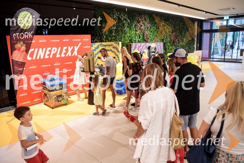 Mala rumena bitja s hlačami na naramnice napolnila Cineplexx