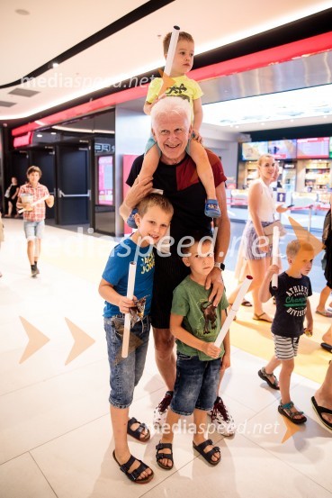  Andrej Šifrer, glasbenikMala rumena bitja s hlačami na naramnice napolnila Cineplexx