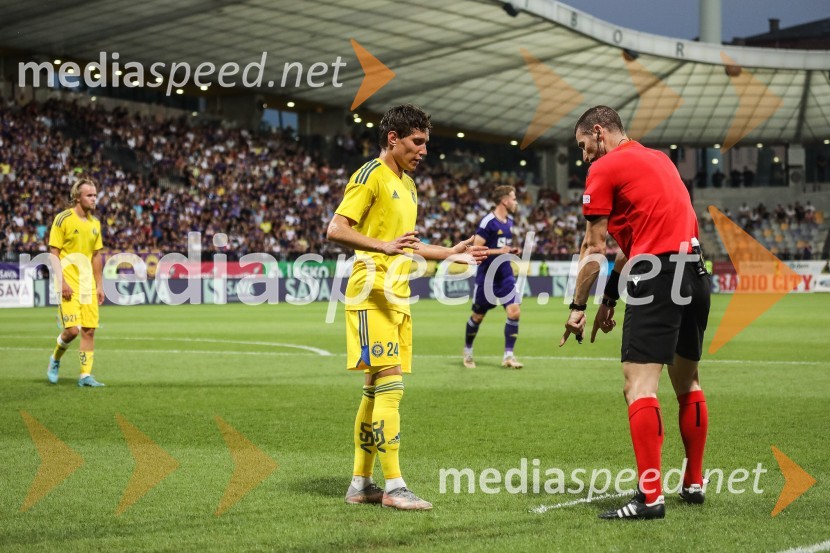  David Browne, nogometaš, HJK Helsinki;  ... Nogometna tekma NK Maribor - HJK Helsinki