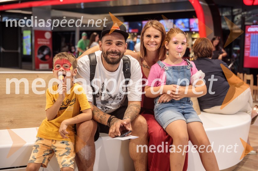  Jani Jugovic, Cool Fotr;  Teja  Jugovic, spletna vplivnica, Cool mamacitaPremiera DC liga super ljubljenčkov, Cineplexx Ljubljana