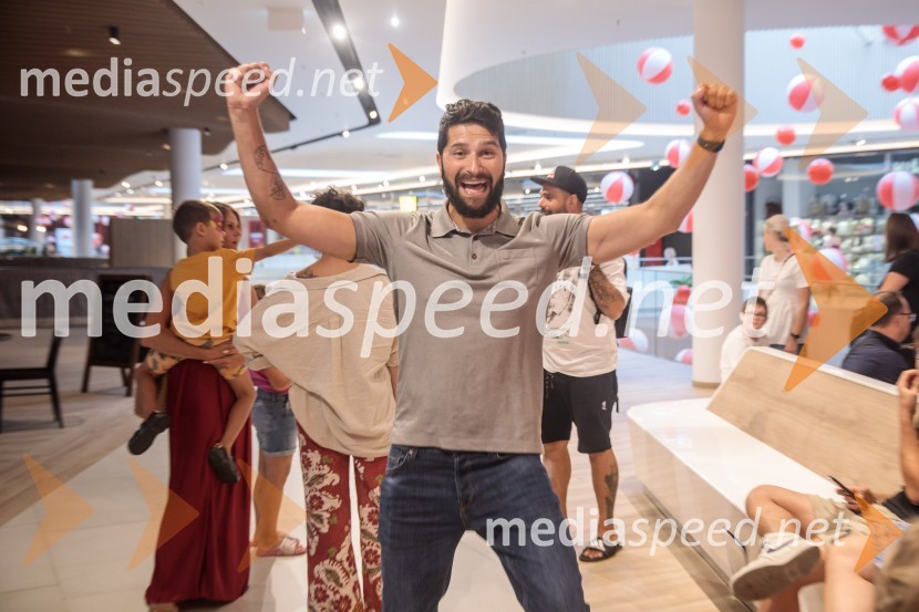  Uroš Bitenc, moderator, vplivnešPremiera DC liga super ljubljenčkov, Cineplexx Ljubljana