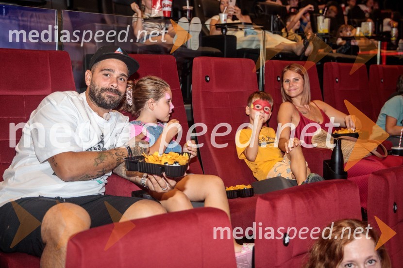  Jani Jugovic, Cool Fotr;  Teja  Jugovic, spletna vplivnica, Cool mamacitaPremiera DC liga super ljubljenčkov, Cineplexx Ljubljana