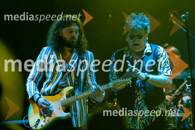  Damir  Gonz , kitarist, Crvena Jabuka;  Dražen Žerić – Žera, pevec, skupina Crvena jabukaCrvena jabuka, Letni oder Ruše 2022