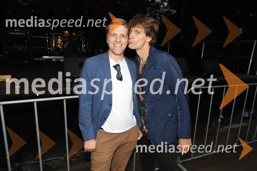  Matic  Burazer, športni novinar, član zasedbe Sticky Licks;  Mario Pešić, pevec, skupina Sticky LicksAlo!Stari in The Sticky Licks, Letni oder Ruše 2022