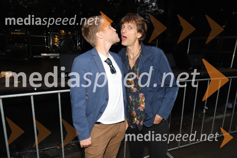  Matic  Burazer, športni novinar, član zasedbe Sticky Licks;  Mario Pešić, pevec, skupina Sticky LicksAlo!Stari in The Sticky Licks, Letni oder Ruše 2022