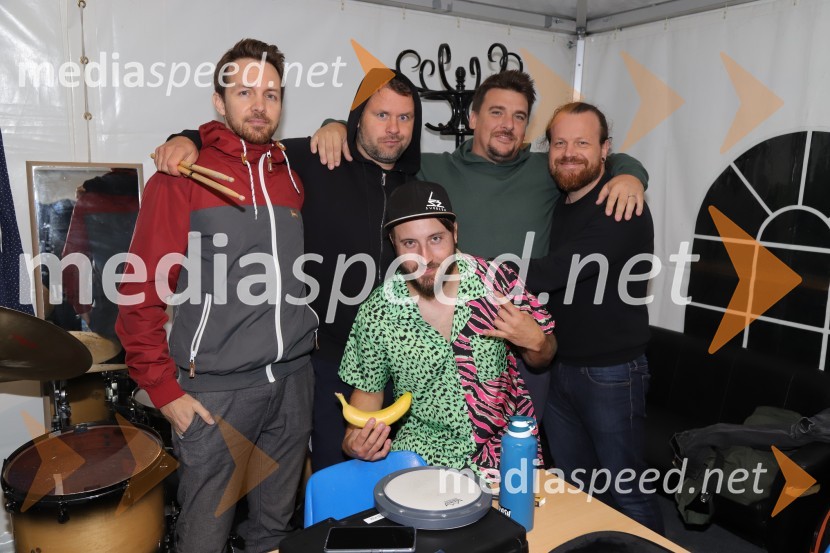  Jernej Metež, glasbenik, Alo!Stari;  Tomaž Medvar, Alo!Stari;  Tine Matjašič, Alo!Stari;  Matej Kosmačin, glasbenik, Alo!Stari;  Matic Mlakar, glasbenik, Alo!StariAlo!Stari in The Sticky Licks, Letni oder Ruše 2022