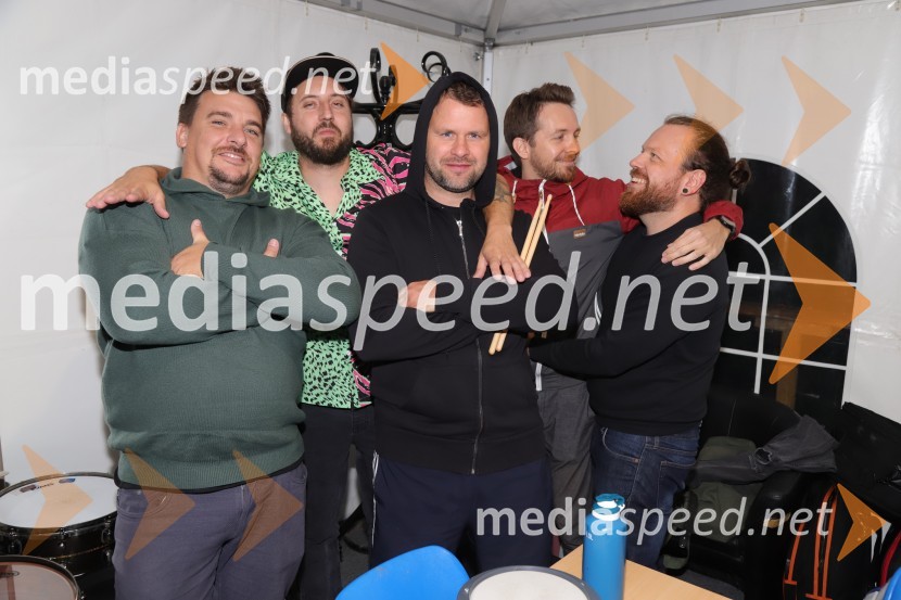  Matej Kosmačin, glasbenik, Alo!Stari;  Tine Matjašič, Alo!Stari;  Tomaž Medvar, Alo!Stari;  Jernej Metež, glasbenik, Alo!Stari;  Matic Mlakar, glasbenik, Alo!StariAlo!Stari in The Sticky Licks, Letni oder Ruše 2022