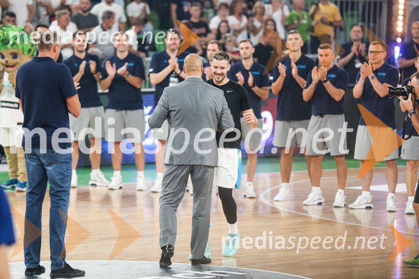  Matej Erjavec, predsednik, Košarkarska Zveza Slovenije;  Goran Dragić, košarkarPripravljalna košarkarska tekma Slovenija - Srbija