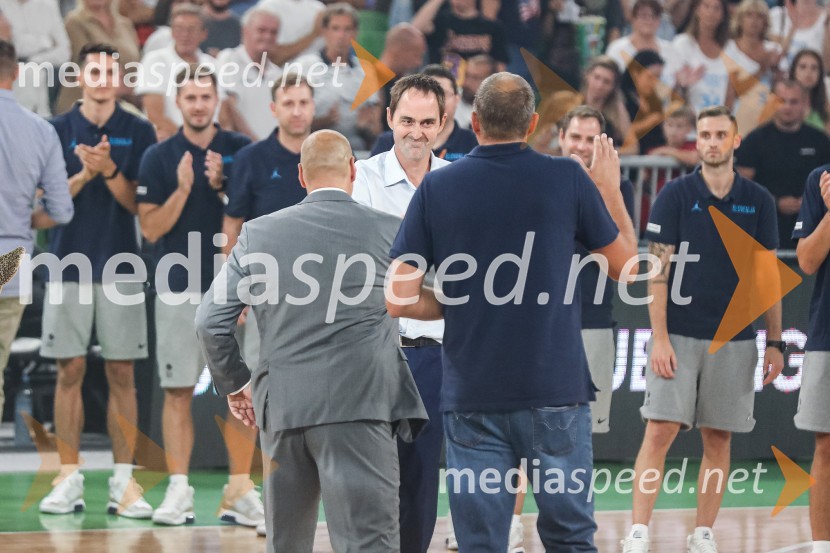  Matej Erjavec, predsednik, Košarkarska Zveza Slovenije;  Erazem  Lorbek, košarkar;  Radoslav Rašo Nesterović, nekdanji košarkarPripravljalna košarkarska tekma Slovenija - Srbija