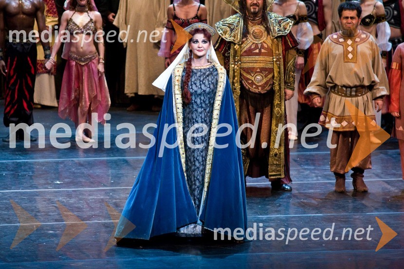 Premiera opere Knez Igor, poklon (Milena Morača/njegova žena Jaroslavna)Knez Igor, premiera opere