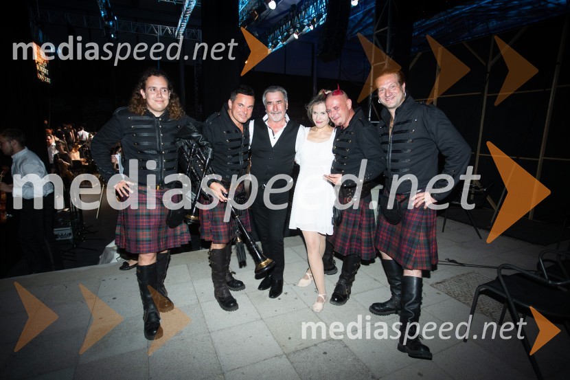  ... ;  ... ;  William  Kircher, igralec, povezovalec;  Johanna  Krumin, pevka;  ... ;  ... Gospodar prstanov in Hobit, Festival Ljubljana 2022