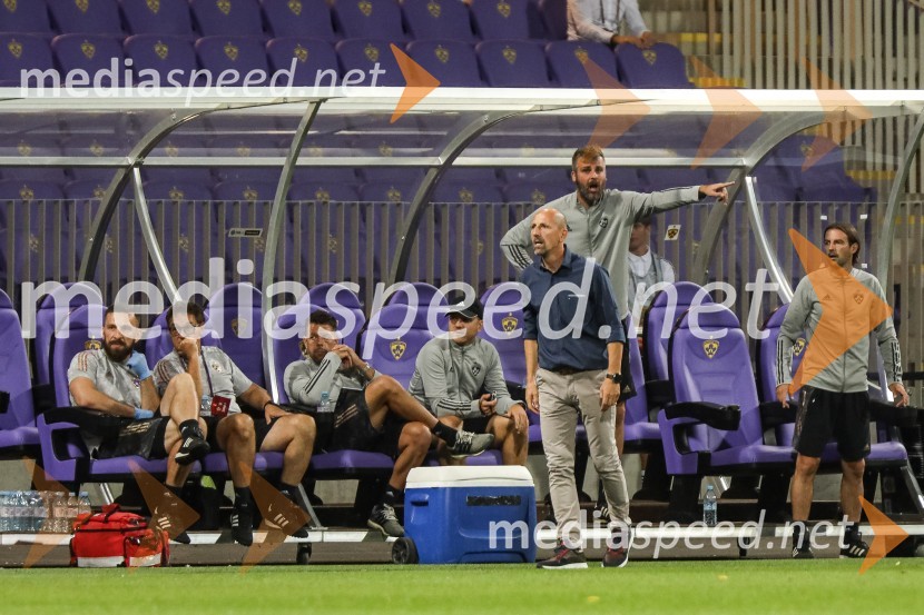  ... ;  izr. prof. dr.  Matjaž Vogrin, dr. med. strokovni direktor UKC:;  ... ;  ... ;  Damir Krznar, trener NK Maribor;  ... ;  ... Nogometna tekma NK Maribor : CFR Cluj