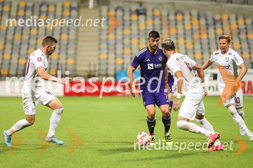  Lovro Cvek, nogometaš, CFR Cluj;  Vladan Vidaković, nogometaš, NK Maribor;  Cristian Manea, nogometaš, CFR Cluj;  Ciprian Deac, nogometaš, CFR ClujNogometna tekma NK Maribor : CFR Cluj