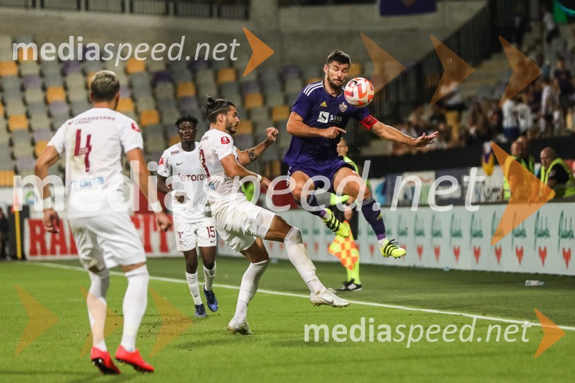  Cristian Manea, nogometaš, CFR Cluj;  Emmanuel Yeboah, nogometaš, CFR Cluj;  ... ;  Vladan Vidaković, nogometaš, NK MariborNogometna tekma NK Maribor : CFR Cluj