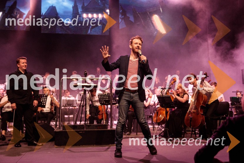  Taras  Martynyk, dirigent;  Chris Rankin, igralecČarobna glasba iz Harryja Potterja, Festival Ljubljana 2022