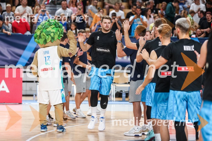  Luka  Dončić, košarkarKošarkarska tekma Slovenija : Hrvaška