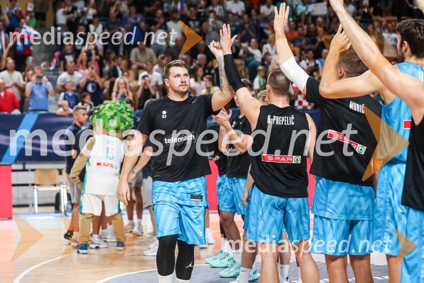  Luka  Dončić, košarkarKošarkarska tekma Slovenija : Hrvaška