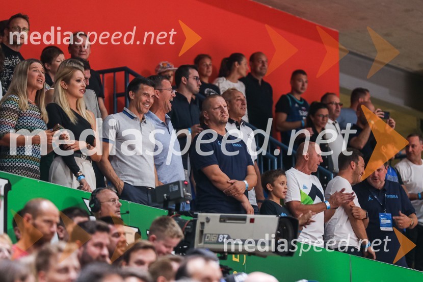  Sonja Erculj;  ... ;  ... ;  Matej Erjavec, predsednik, Košarkarska Zveza SlovenijeKošarkarska tekma Slovenija : Hrvaška