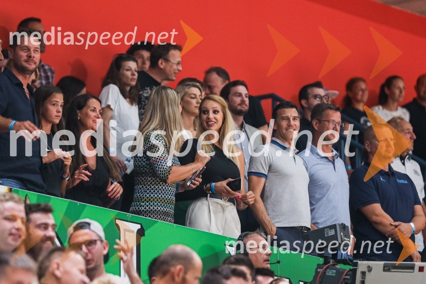  Sonja ErculjKošarkarska tekma Slovenija : Hrvaška