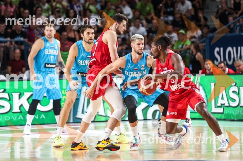  Luka  Dončić, košarkar;  Mike Tobey, košarkar;  ... ;  Aleksej  Nikolić, košarkar;  Jaleen Smith, košarkarKošarkarska tekma Slovenija : Hrvaška