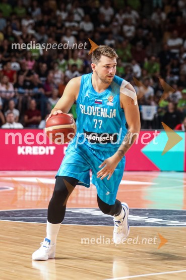  Luka  Dončić, košarkarKošarkarska tekma Slovenija : Hrvaška