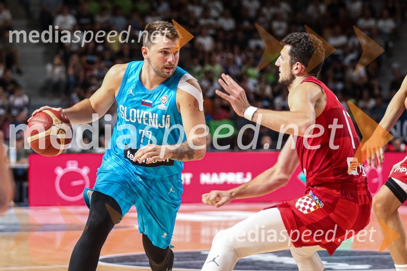  Luka  Dončić, košarkar;  ... Košarkarska tekma Slovenija : Hrvaška