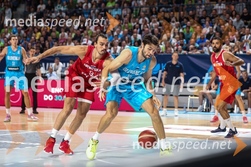  Dario Šarić, košarkar;  Mike Tobey, košarkarKošarkarska tekma Slovenija : Hrvaška